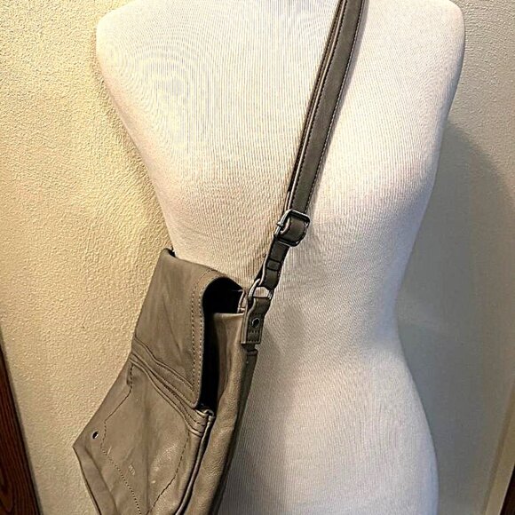 Relic Medium Crossbody Bag Purse Snap closure many pockets Soft Gray 11X10X2.5 - Picture 3 of 7